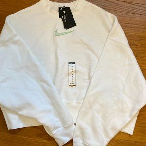 Women Nike Crewneck Sweatshirt. NWT Medium